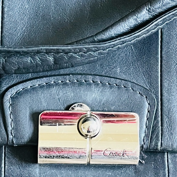 Authentic Coach handbag - Picture 14 of 15